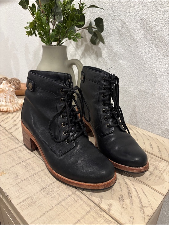 Clarks Shoes - Clarks Black Lace-Up Leather Ankle Boots with Brown Stacked Heel
